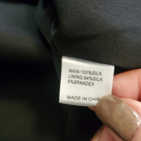 St. JOHN floral print Blouse Size Medium, Retail $795, silk, Sheer sleeves - Picture 11 of 12